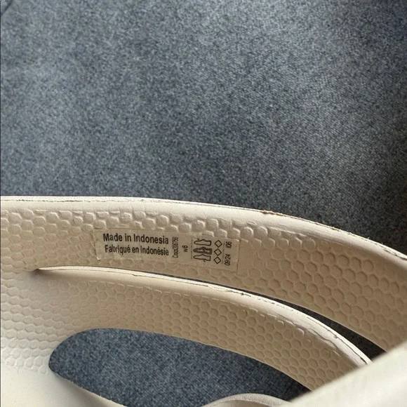 CROCS Women's Sandal Slide in Light Taupe - Picture 4 of 6